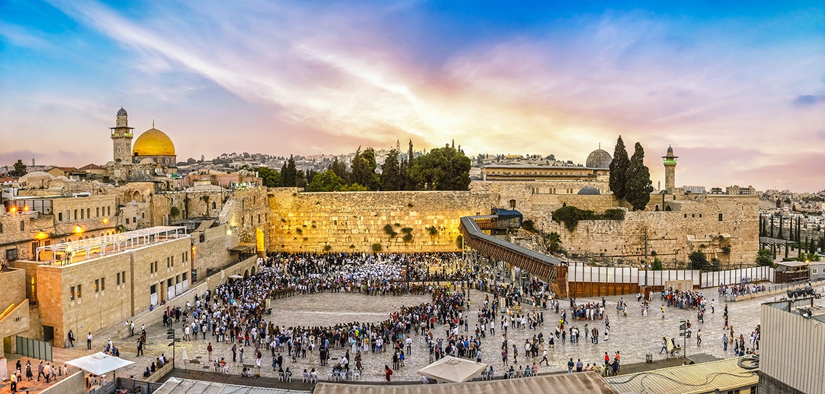 Israel buildings and people.